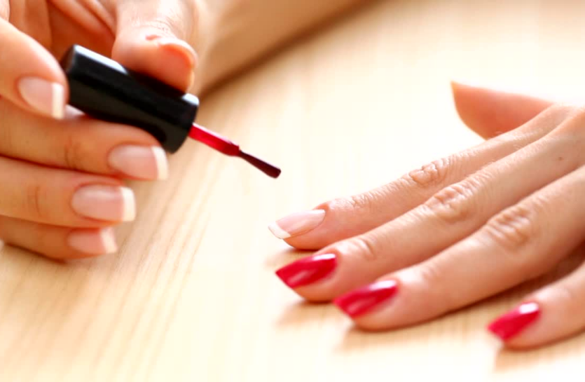 L'Atelier des Couleurs - Ma Manucure Green en 5 étapes pour une pose simple et précise 